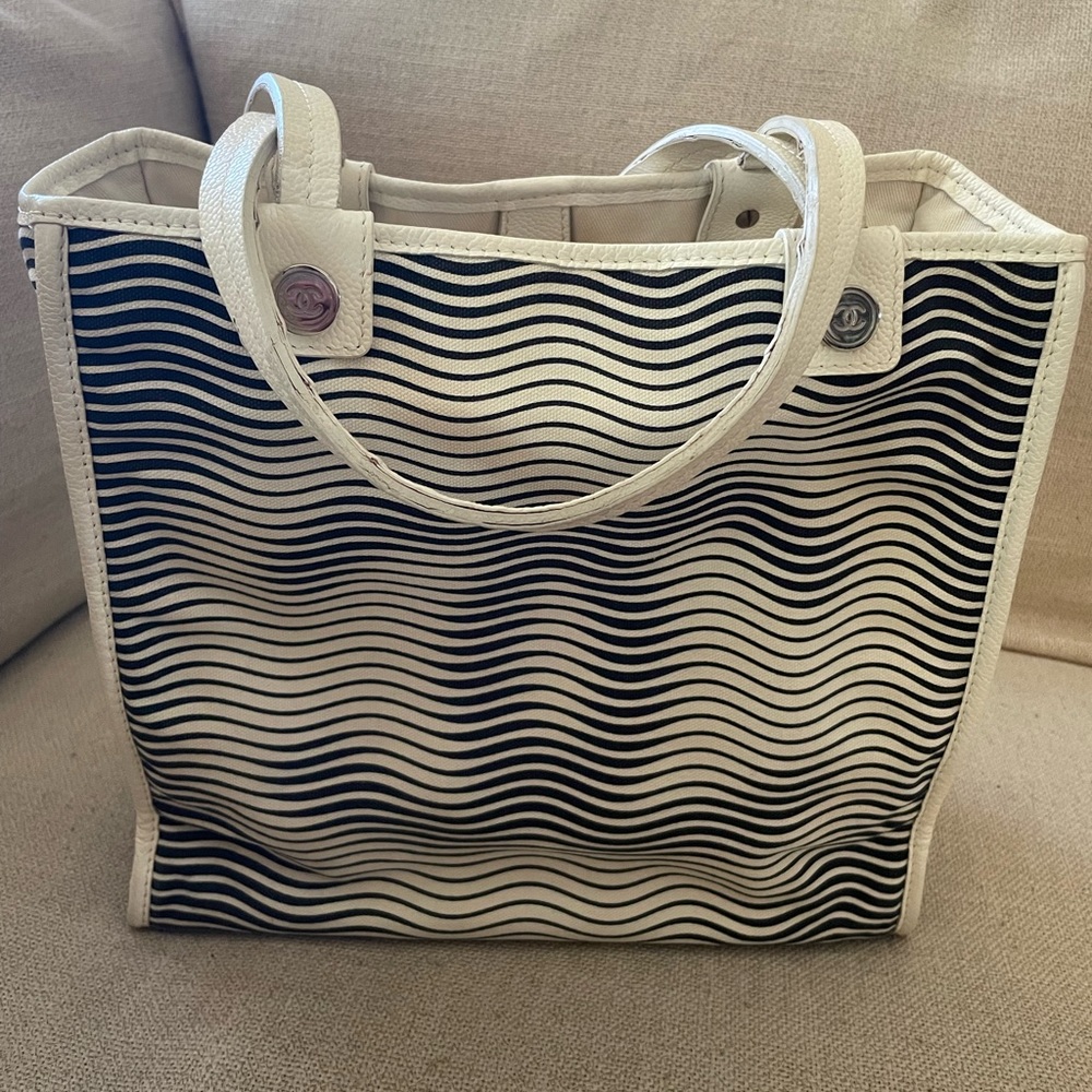 Chanel wave tote bag